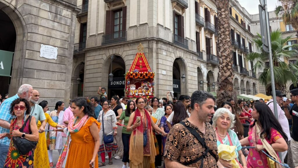 Barselona'da Hinduizm'in Coşkulu Araba Festivali: Gòtic Sokaklarında Manevi Yolculuk