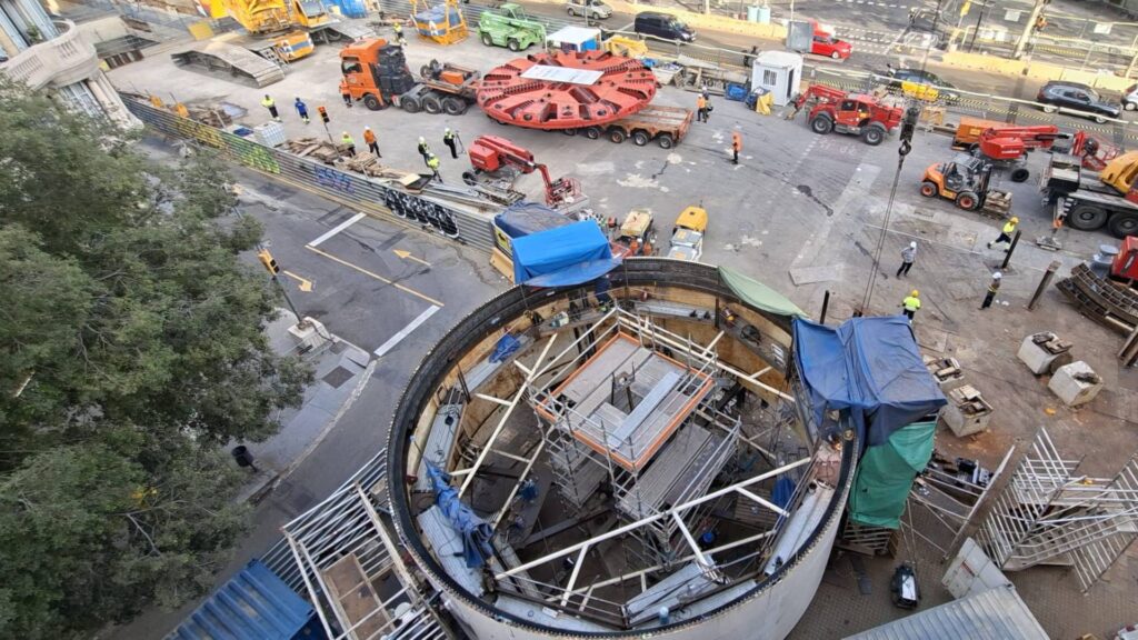 Barselona'nın Kalbinde Dev Bir Adım: L8 Metro Hattı Uzantısı İçin Tünel Açma Makinesi