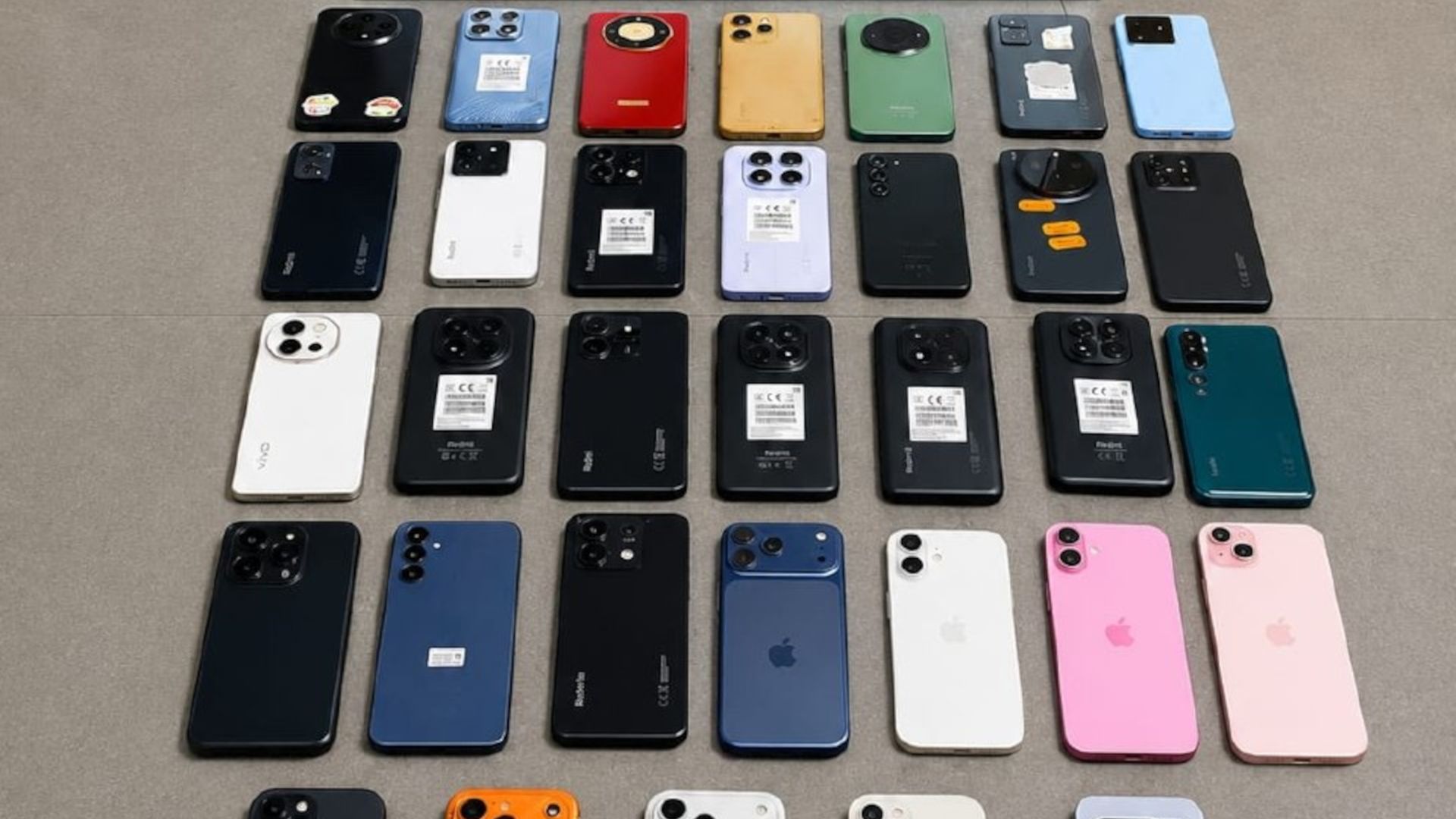 Barselona'da Anlık Operasyon: 33 Çalıntı Telefonla Yakalanan İki Şüpheli