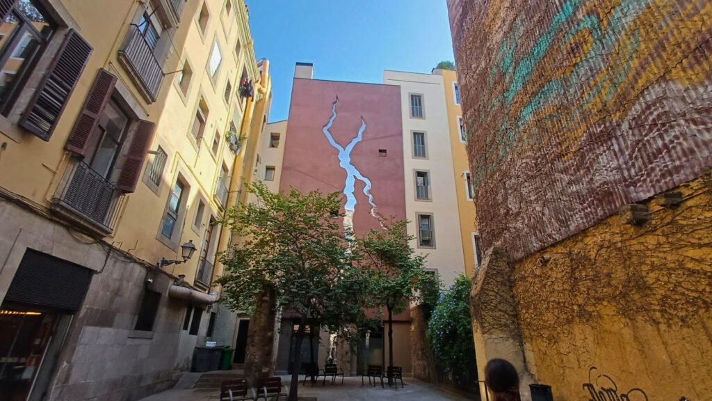 Barselona'da Femicid Kurbanları İçin Kalıcı Bir Anıt: 'L'escletxa'