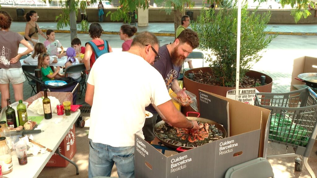 Barselona'nın Sants Mahallesi'nde Gelenek ve Komşuluk Ruhu Festa Major ile Canlandı