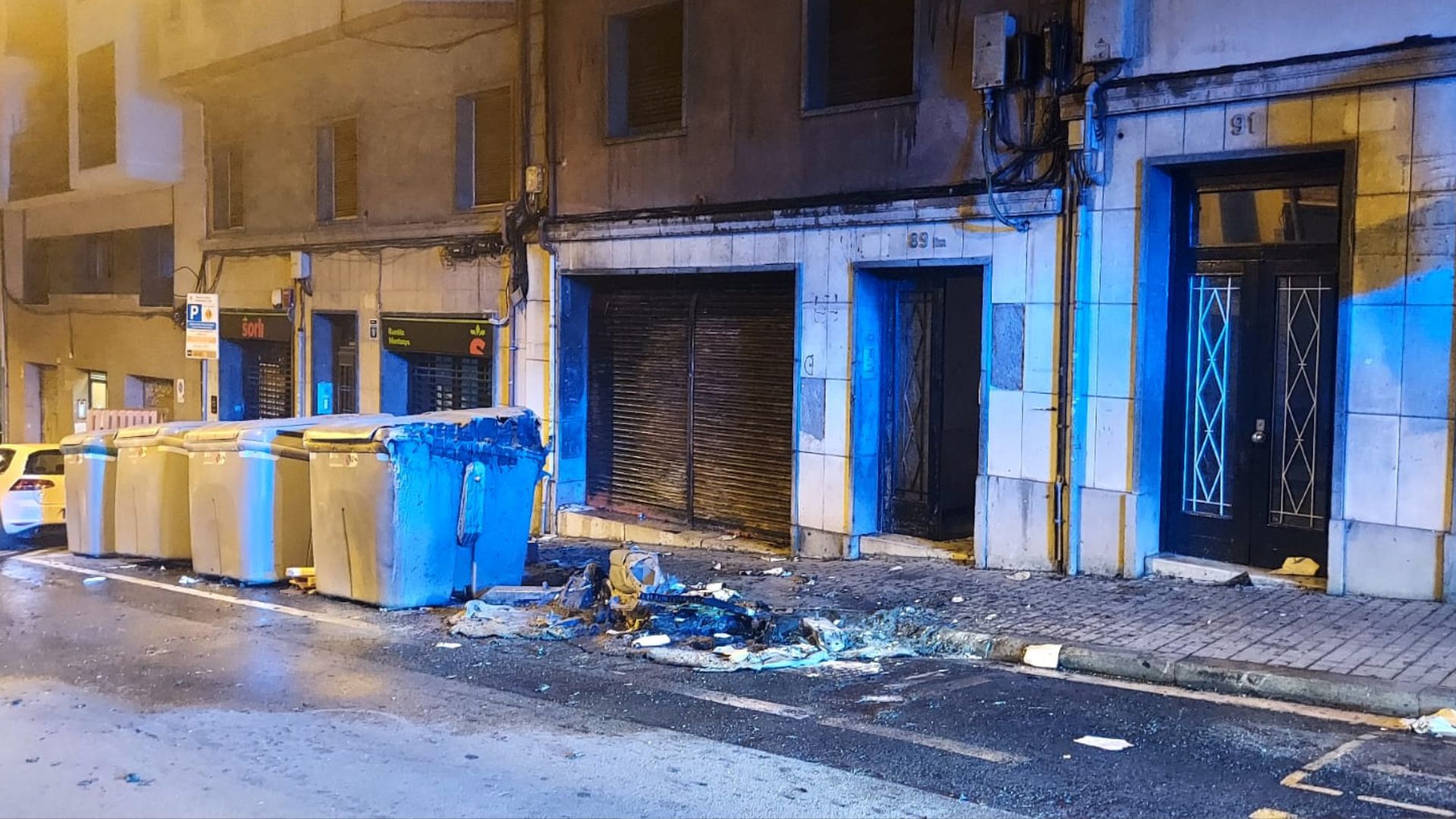 Barselona'da Konteyner Yangınları Korku Salıyor: Guinardó Mahallesi Tedirgin