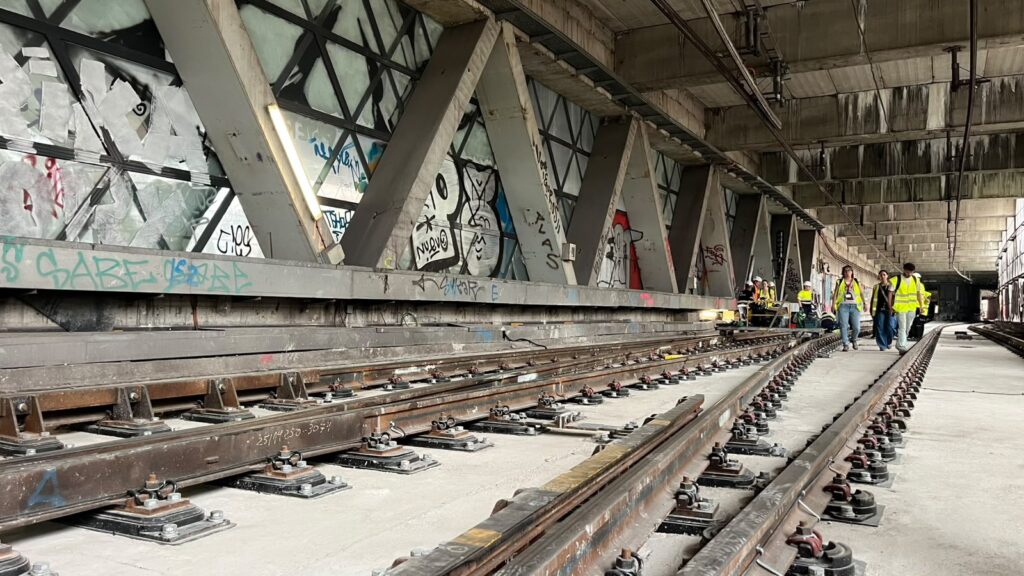 Barselona L1 Metrosu'nda Büyük Yenileme Sona Yaklaşıyor: Beton Raylarla Yeni Dönem