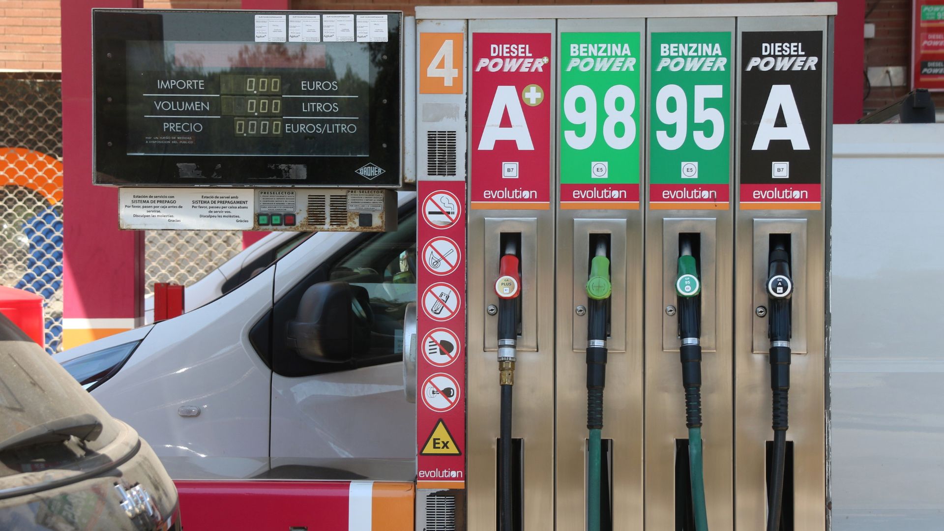 İspanya'dan Enflasyonla Mücadelede Yeni Adım: Motorin İndirimi 20 Cent'e Yükseltildi