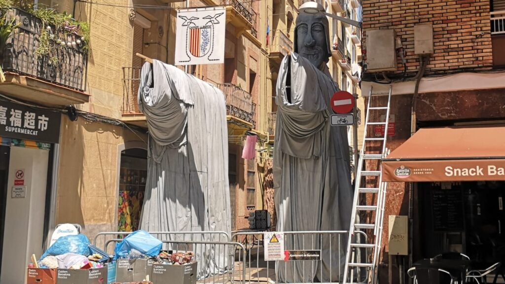 Barselona'nın Kalbinde Yüzüklerin Efendisi Rüzgarı: Gràcia Festivalleri'nde Tarihi İş