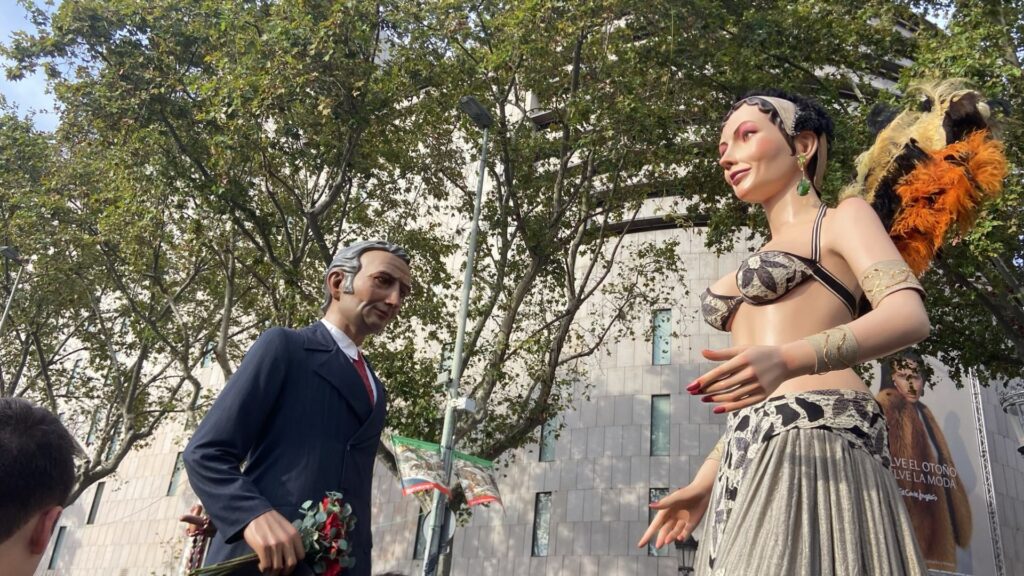 Barselona'da La Mercè Geçidi Coşkusu: Devler, Canavarlar ve Şanghay'dan Işık Şöleni