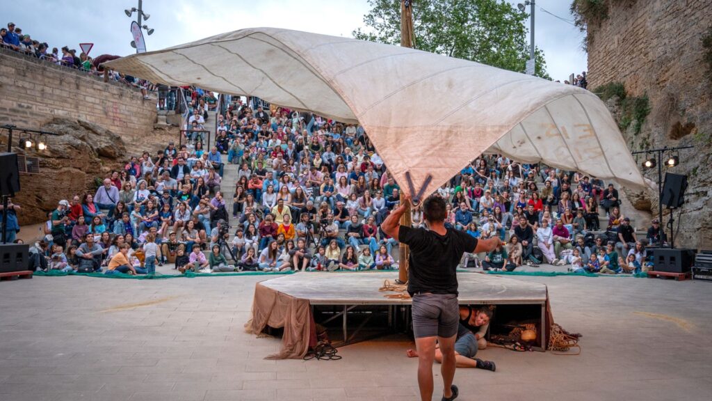 Barselona'nın Kalbinde Sanat ve Doğa Buluşuyor: Mercè Arts de Carrer 2026