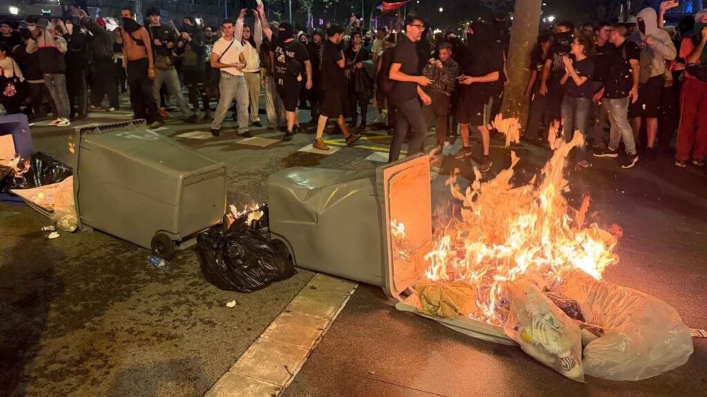 Barselona'da Konut Protestosu Sonrası Şiddet: 2.000 Kişilik Grubun Tahribatı