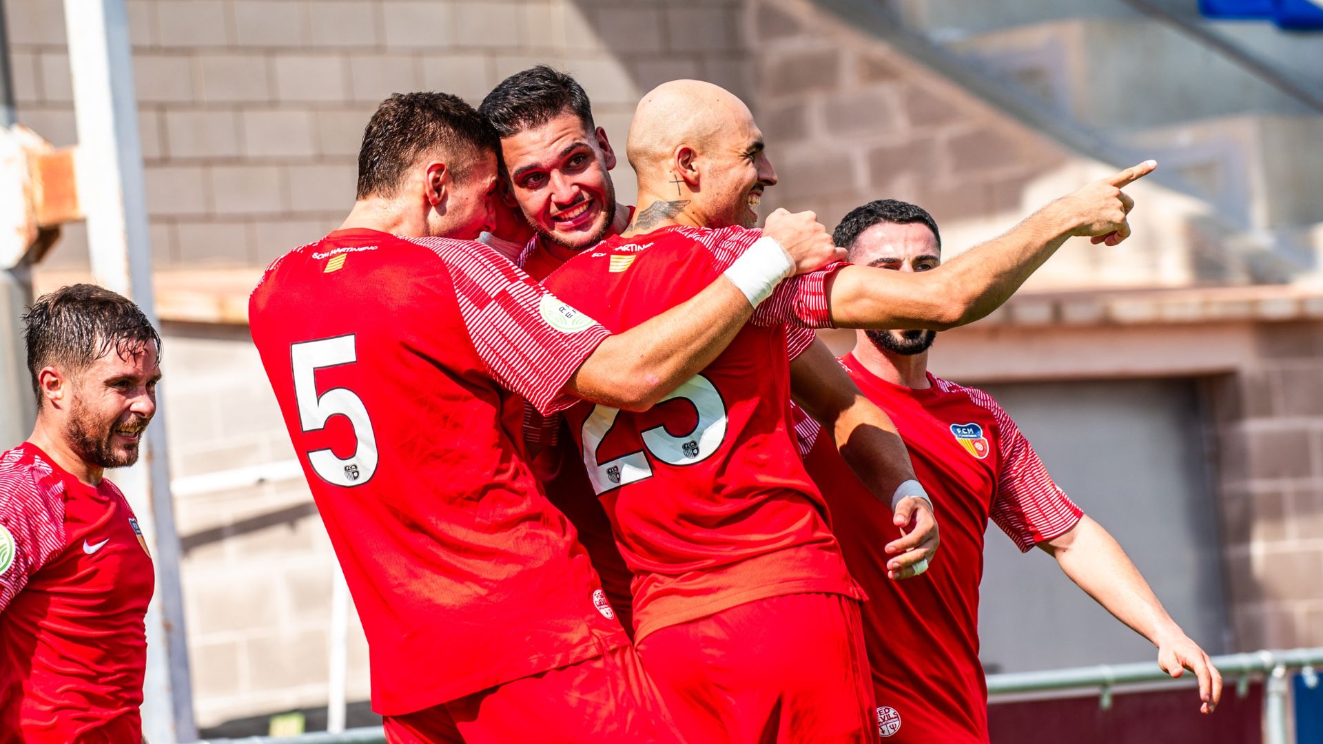 Cerdanyola-Martinenc: Tercera RFEF'in En Dengeli Maçı, Bölgesel Futbolun Kalbi