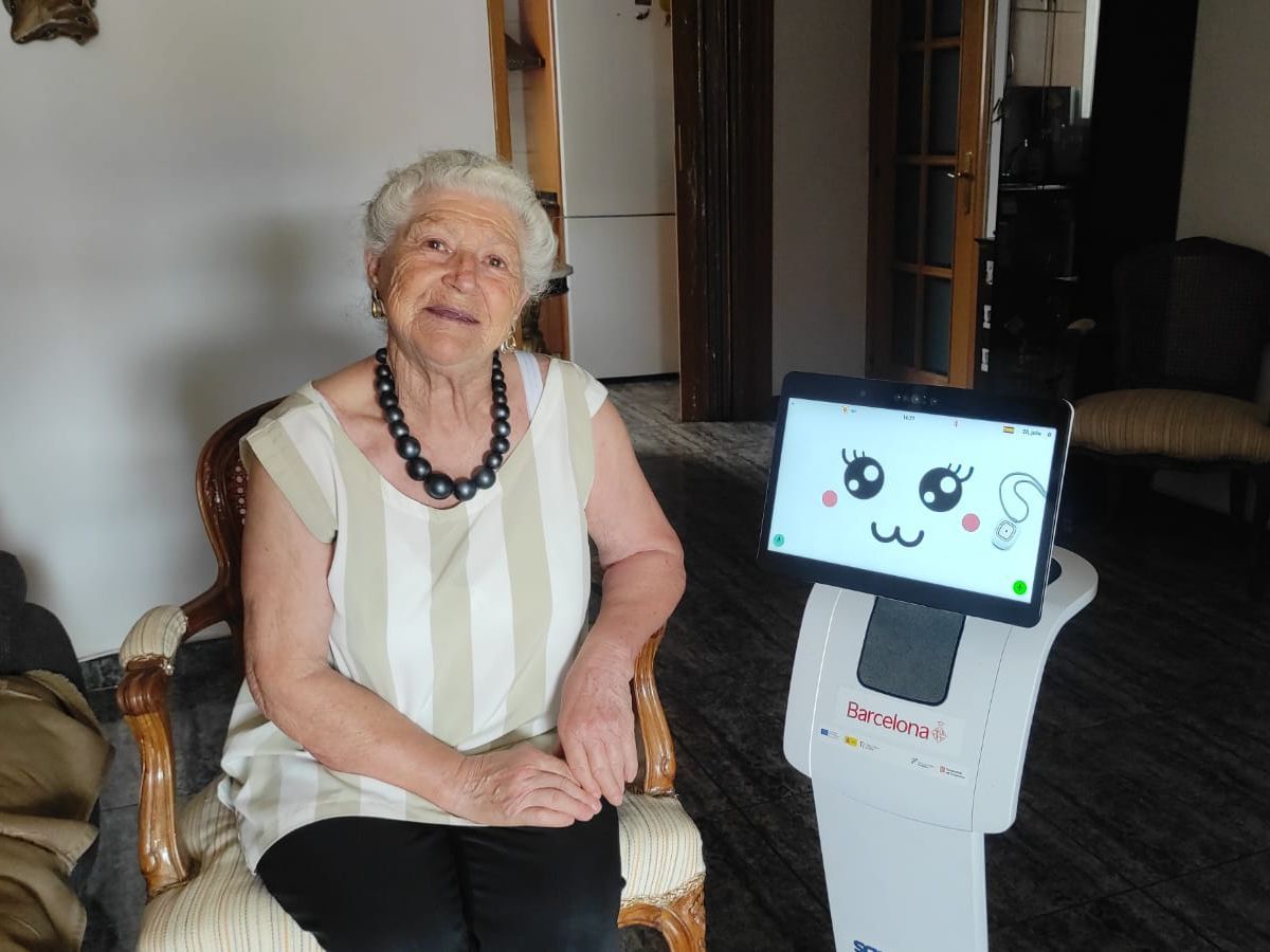 Barselona'da Yalnızlıkla Mücadele: 76 Yaşındaki Dolors'un Robot Arkadaşı Ari