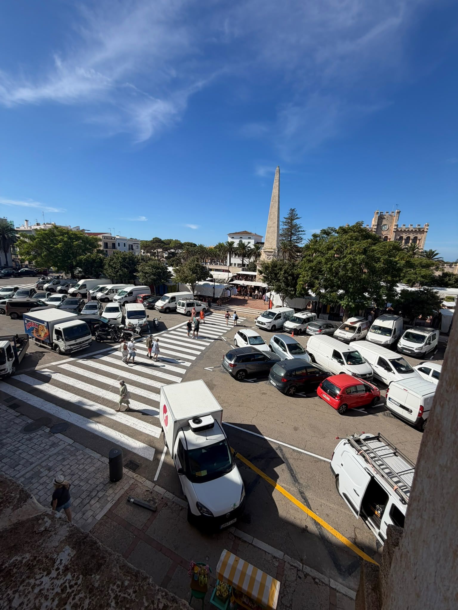 Ciutadella'da El Born Meydanı 14 Ay Sonra Yeniden Trafiğe Açıldı: Tartışmalar Büyüyor