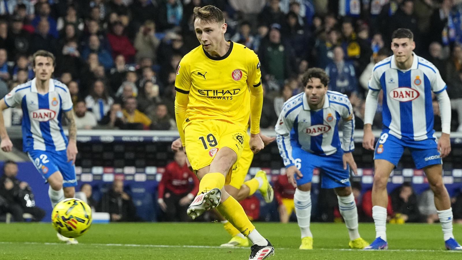 Girona'ya Büyük Darbe: Yıldız Forvet Vanat Sezonu Kapattı!