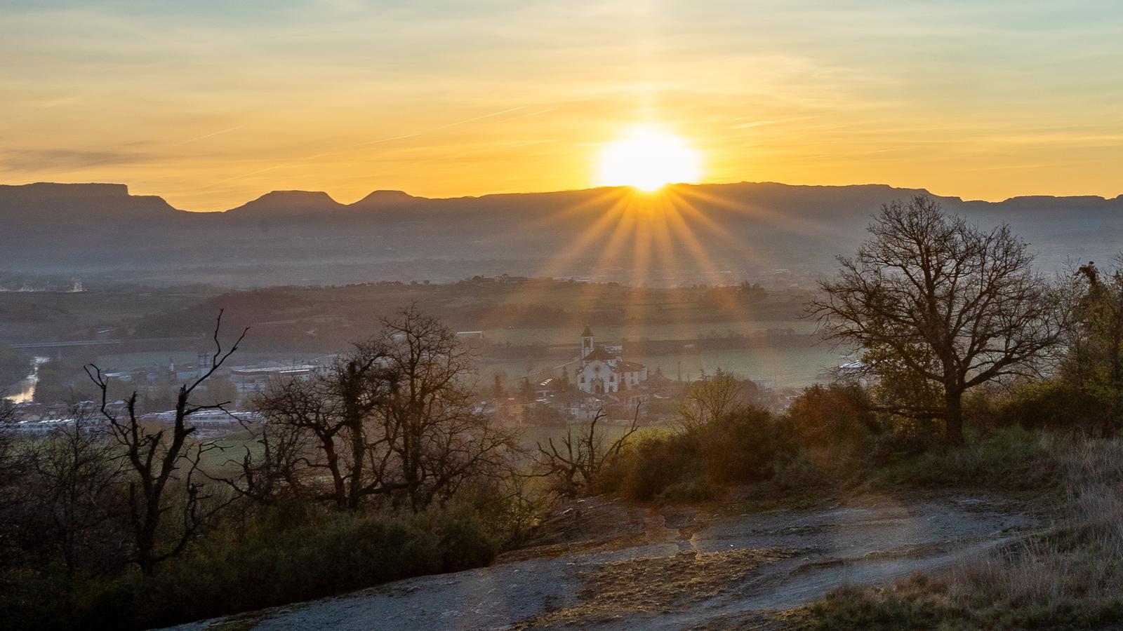 Katalonya'da Paskalya Pazartesisi Bahar Sıcaklarıyla Karşılandı: Erken Gelen Yaz Alarmı