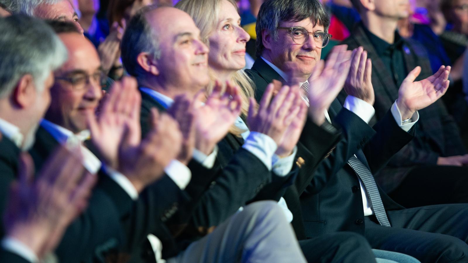 Puigdemont'un Yıldız Transferi Anna Navarro Katalan Parlamentosu'ndan Ayrıldı