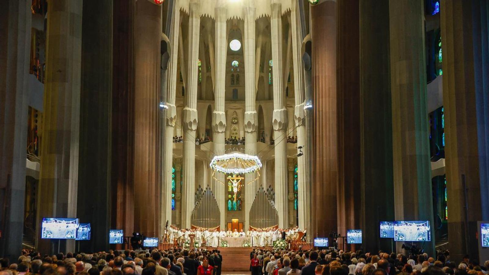 Katalonya'da Siyasi Gerilim: Junts, Illa'ya Sagrada Familia Şarkıcılarını Sordu