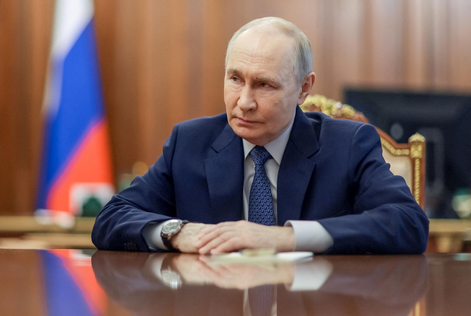 Kremlin'in Perde Arkası: Putin Dönemini Cesurca Anlatan "Kremlin'in Büyücüsü" Filmi