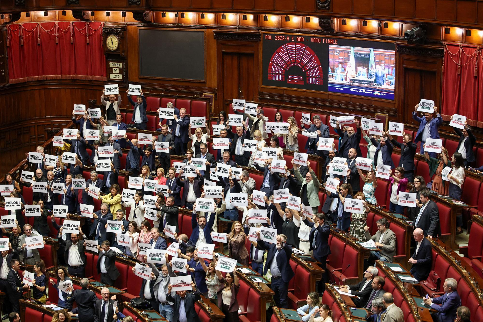İtalya'dan Meloni'nin Tartışmalı Seçim Reformuna İlk Onay: Süper Başbakanlık Yolu