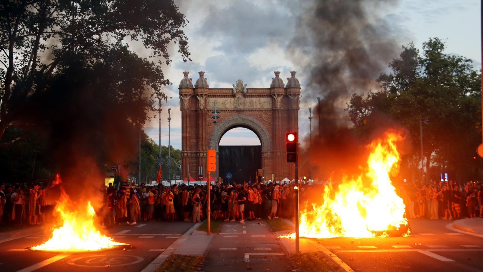 Katalonya'da Diada Gözaltıları: ANC, İçişleri Bakanı Parlon'un İstifasını İstedi
