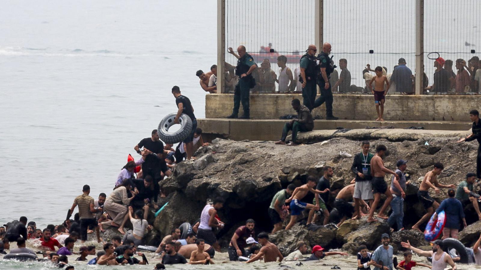 Ceuta'da Göç Krizi Tırmanıyor: İspanya ve Fas Arasında Yeni Bir Gerilim