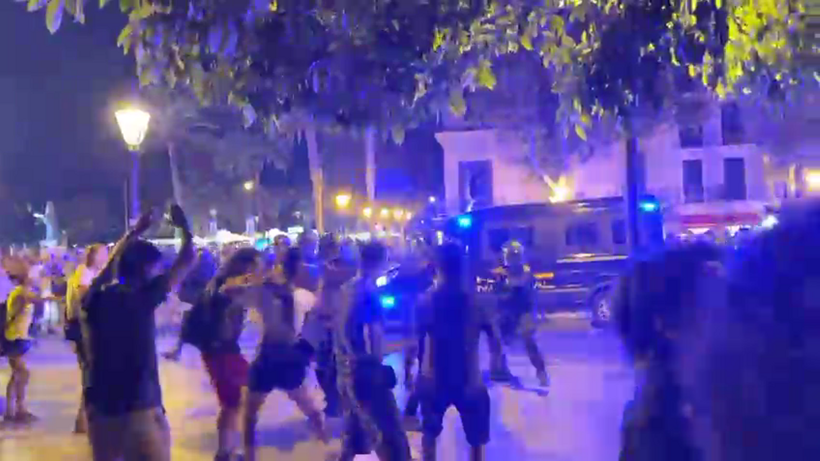 **Palma'da Turist Yığılması Protestosu Gerilimli Bitti: Polisten Sert Müdahale**