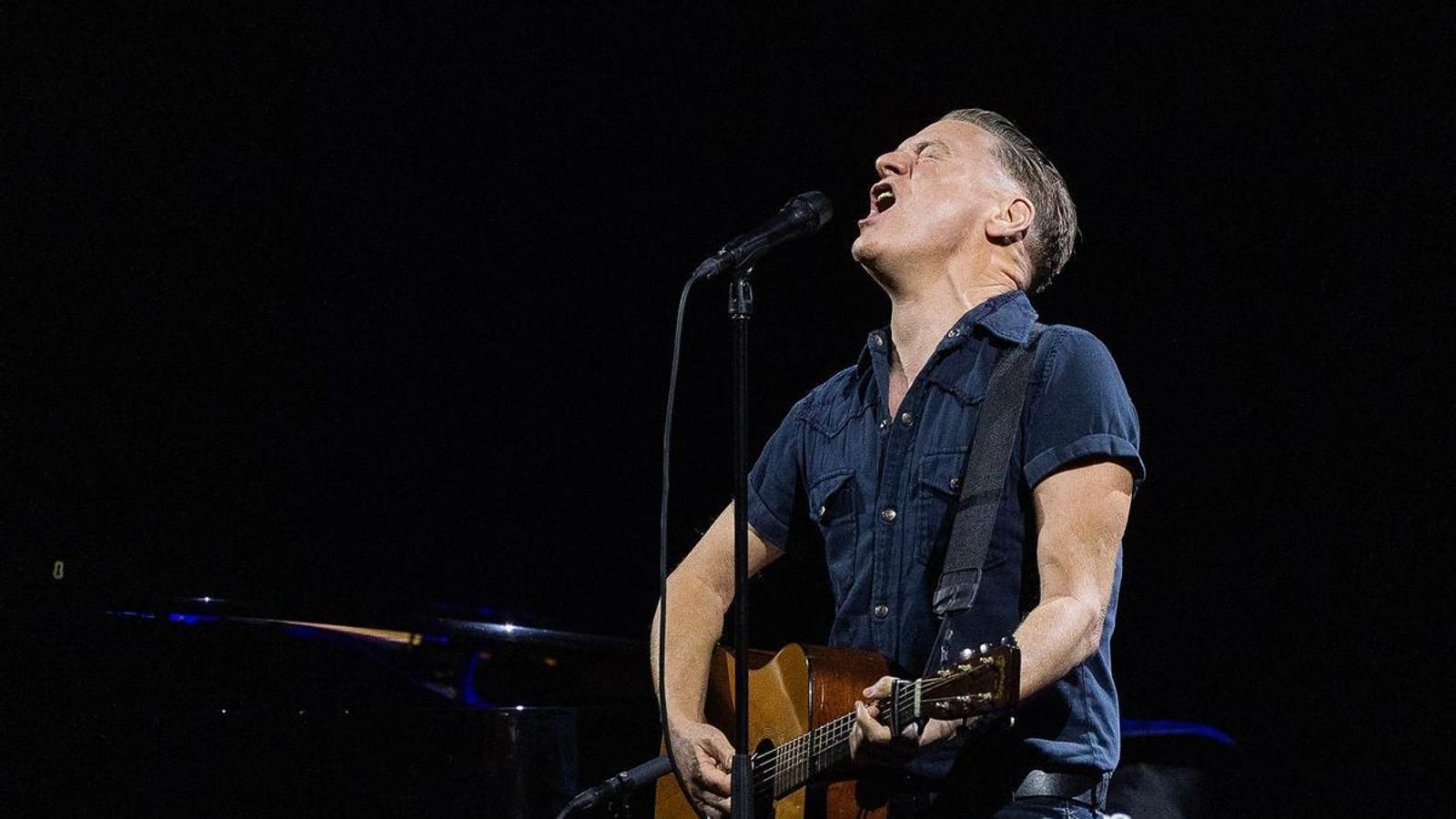 Bryan Adams Konseri Cap Roig'u Büyülerken, Gavarres Yangınlarla Boğuştu