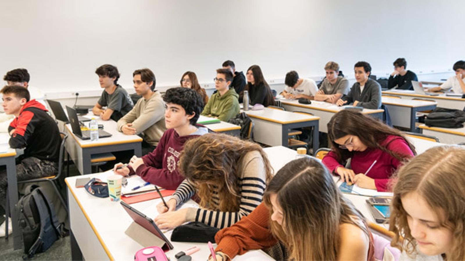 Valensiya Üniversitesi'nde Şaşırtan Dil Dengesi: İngilizce, Valensiya Dilini Geride