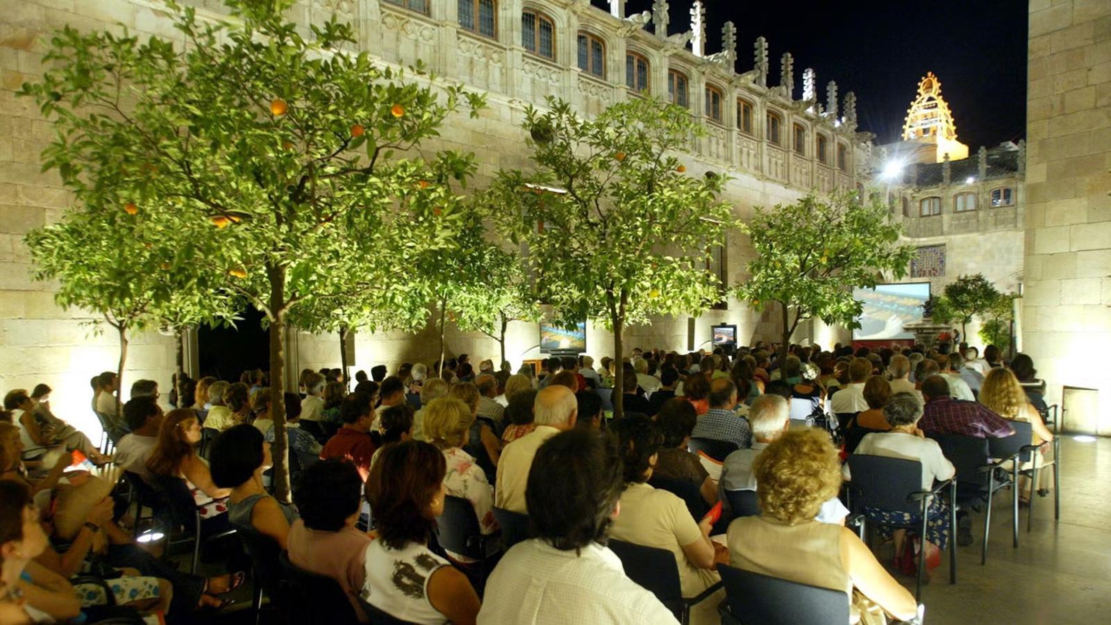 Katalonya'nın Kalbinde Tarihi Çan Sesleri: Barselona Festivali Geri Döndü