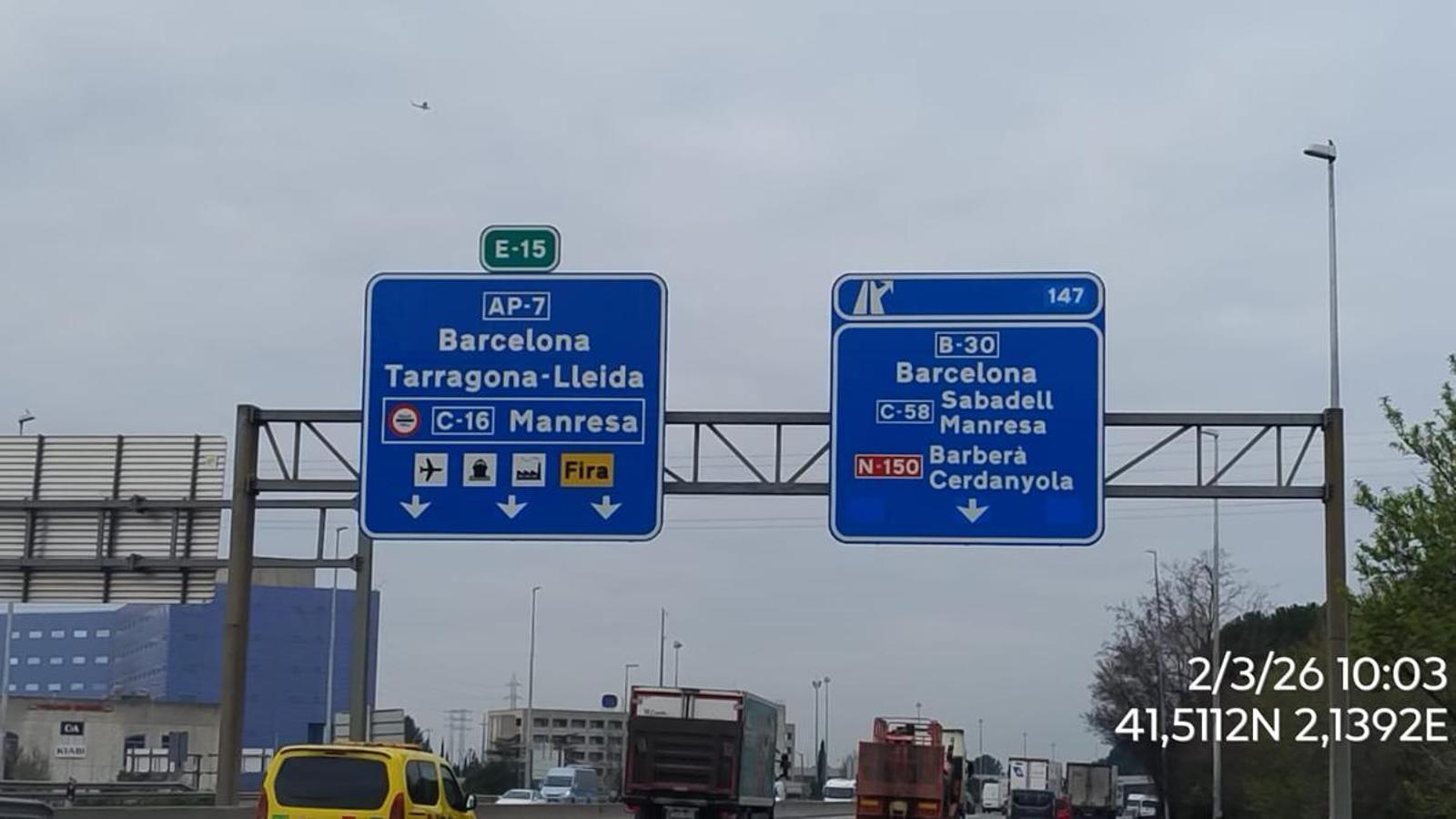 AP-7 Otoyolu'ndaki Katalanca Tabela Tartışması Son Buldu: İspanyolca Tabelalar Düzeltildi