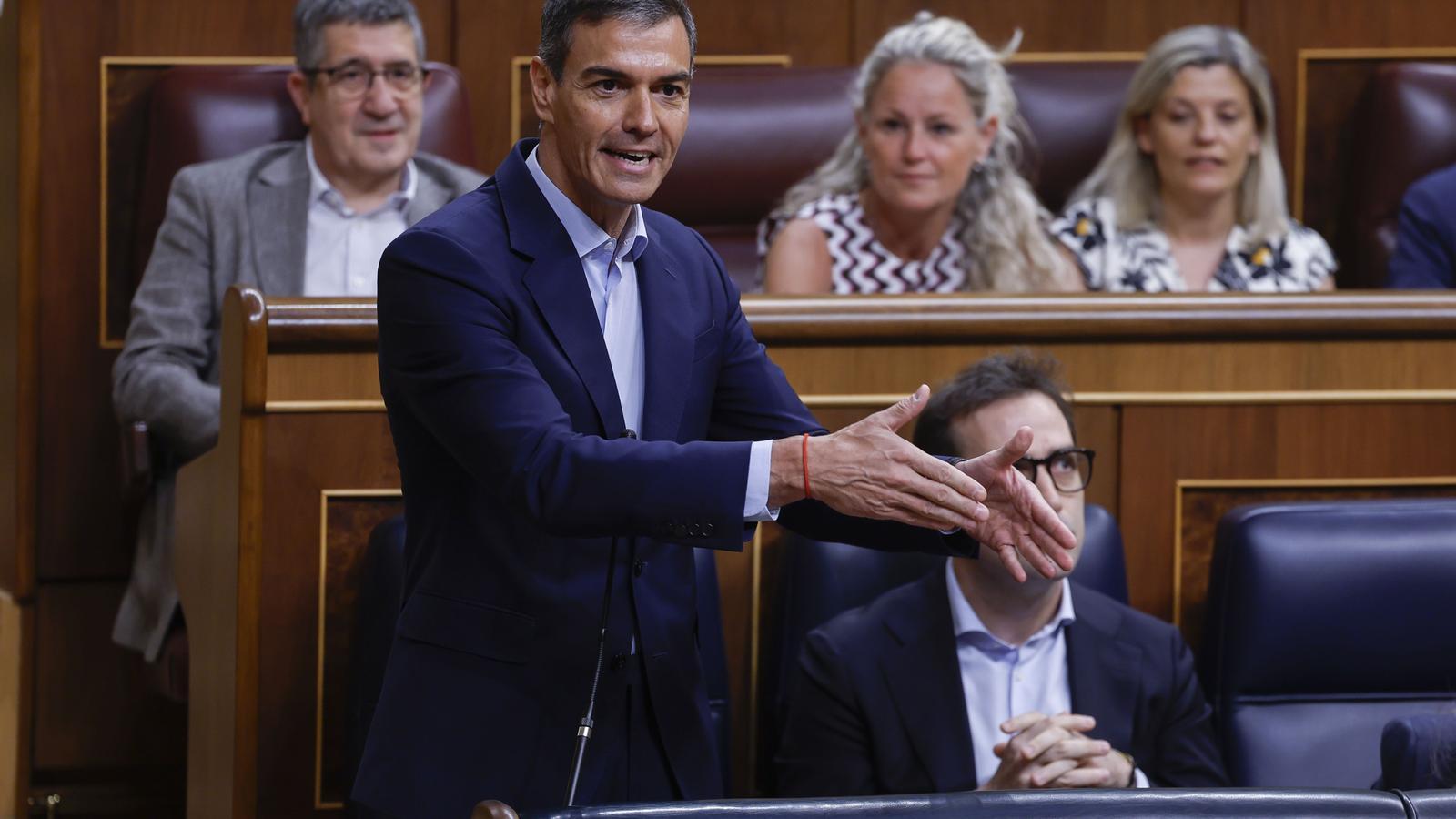 Pedro Sánchez'ten Kravatsız Siyaset: Enerji Tasarrufu ve Sembolik Mesajlar