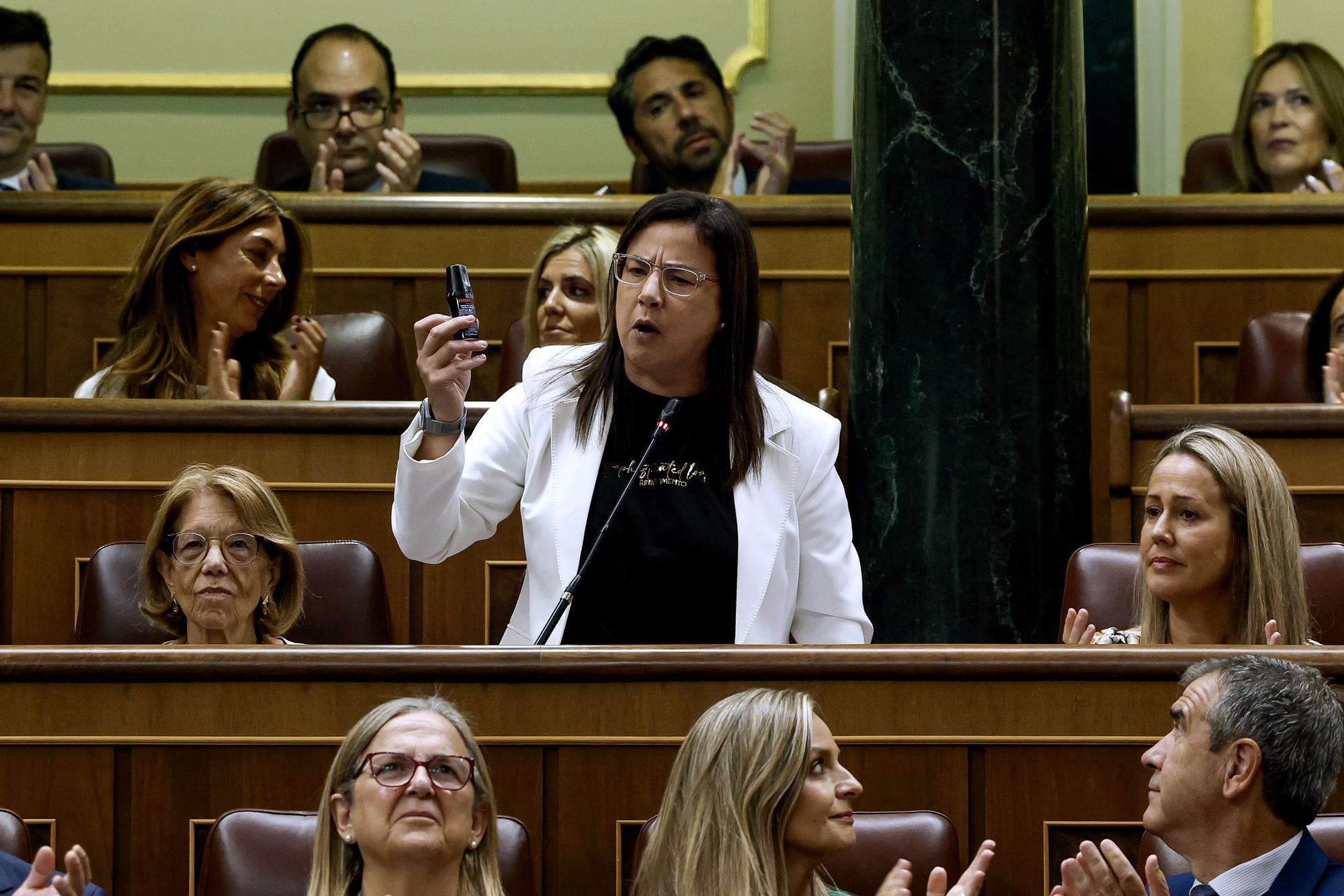 İspanya Kongresi'nde Biber Gazı Krizi: PP Milletvekili Vázquez'in Ceuta Eylemi Kaos