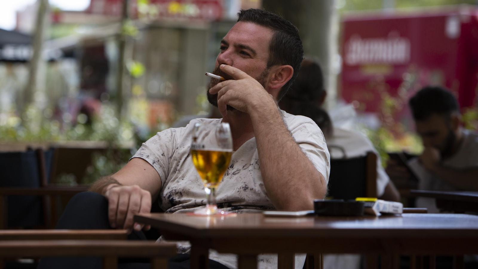 İspanya'dan Radikal Adım: Teraslar ve Üniversite Kampüslerinde Sigara Yasaklanıyor