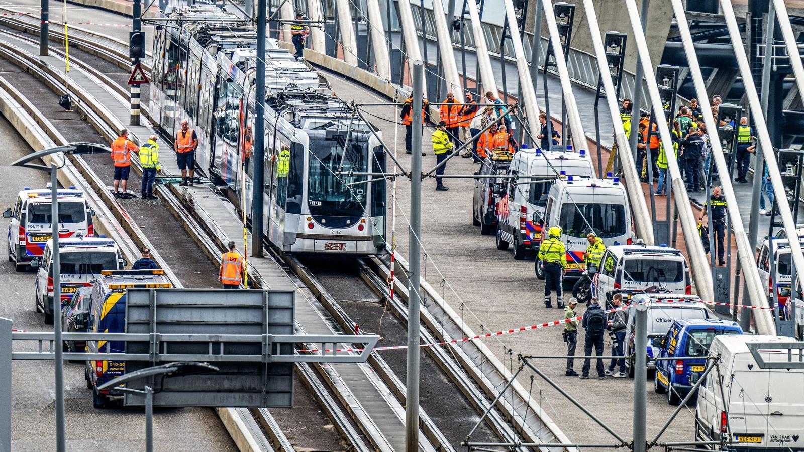 Rotterdam'da Tramvay Kazası: Erasmus Köprüsü'nde 15 Yaralı, Biri Ağır