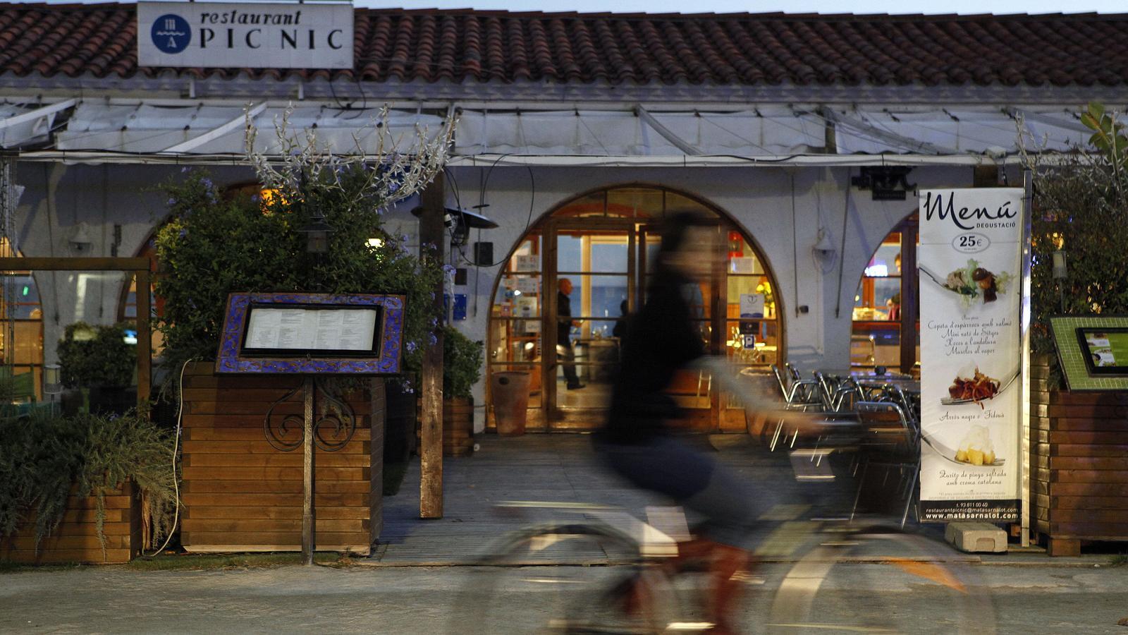 Sitges'in Sembolik PicNic Restoranı Kıyı Yasası Kurbanı: Güvenlik Güçleri Tehdidiyle