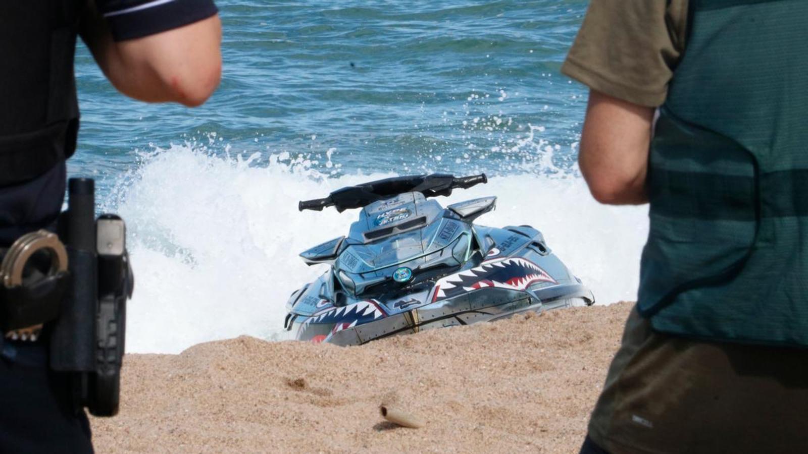 Katalonya'da Kayıp Genç: Jet Ski Kazasında Can Yeleği Hipotezi ve Geniş Çaplı Arama