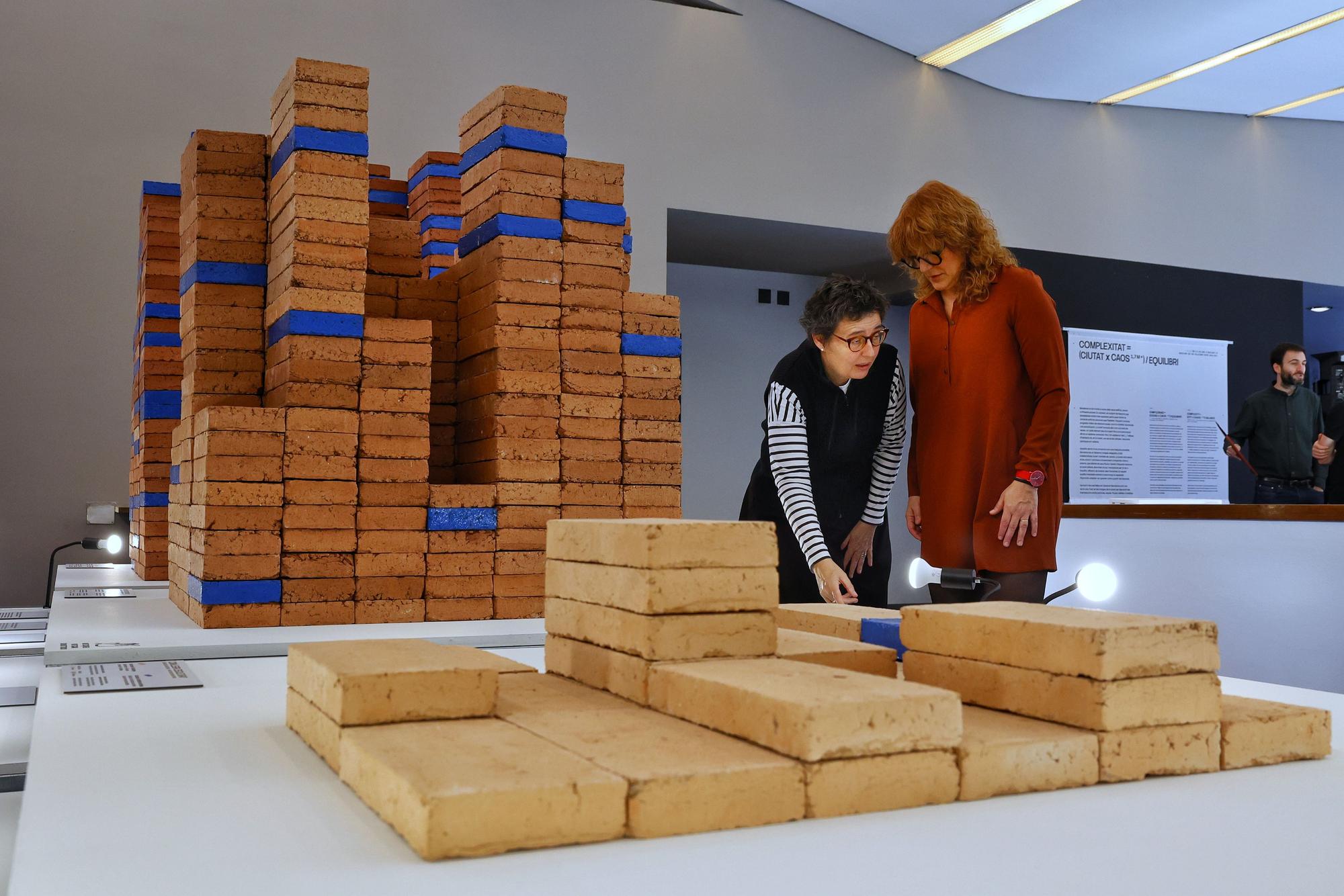 Barselona, Mimarlık Başkenti Kimliğiyle Şehrin Karmaşıklığına Bir Övgü Sunuyor