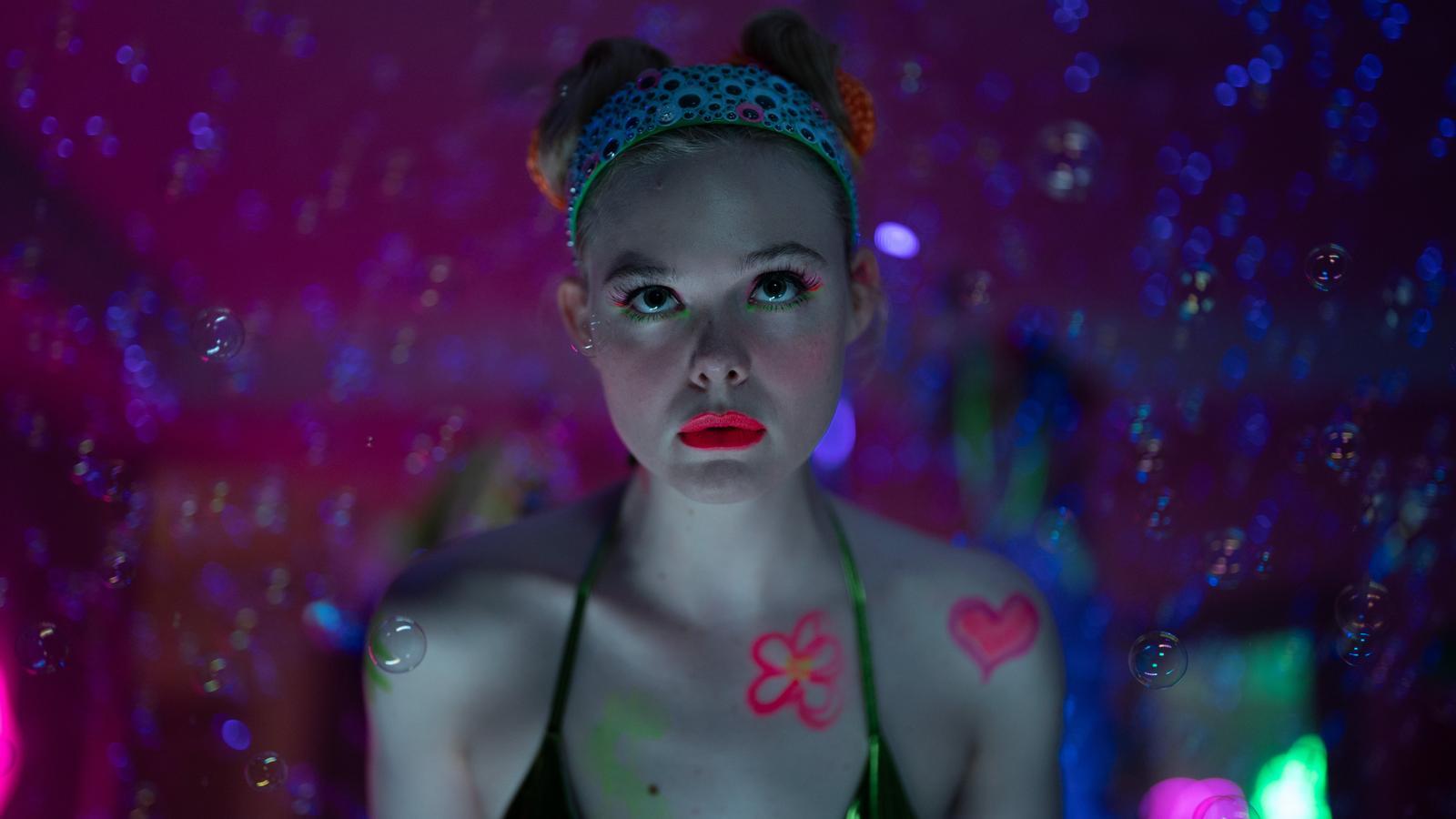 Elle Fanning'in Yeni Dizisi 'Margo tiene problemas de dinero': OnlyFans ile Gelen