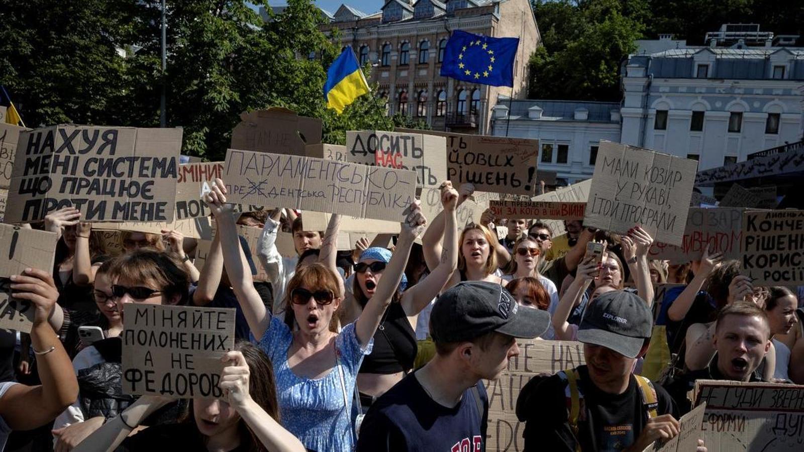 Ukrayna'da Savunma Bakanı Fedorov'un Görevden Alınması Büyük Protestoları Tetikledi