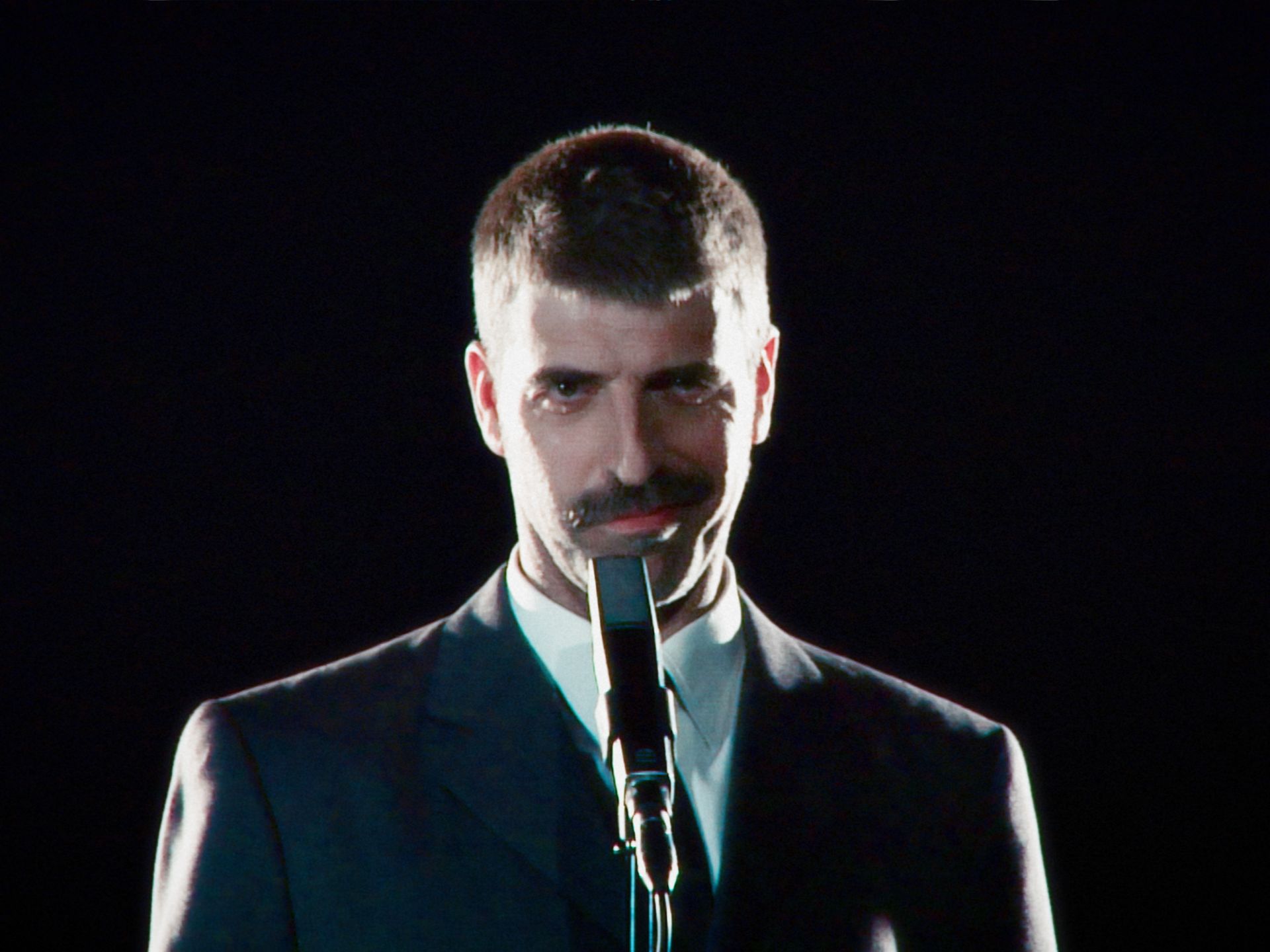 Manel'in Solisti Guillem Gisbert'ten Yeni Solo Albüm Müjdesi: "Entretén-me" Yayında!