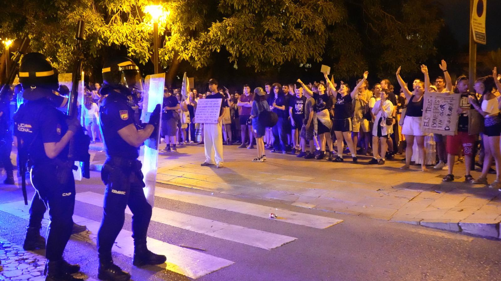 Polisi Beğenmeme Hakkı Tartışması: İspanya'da Çocuklara Yönelik Eğitimler
