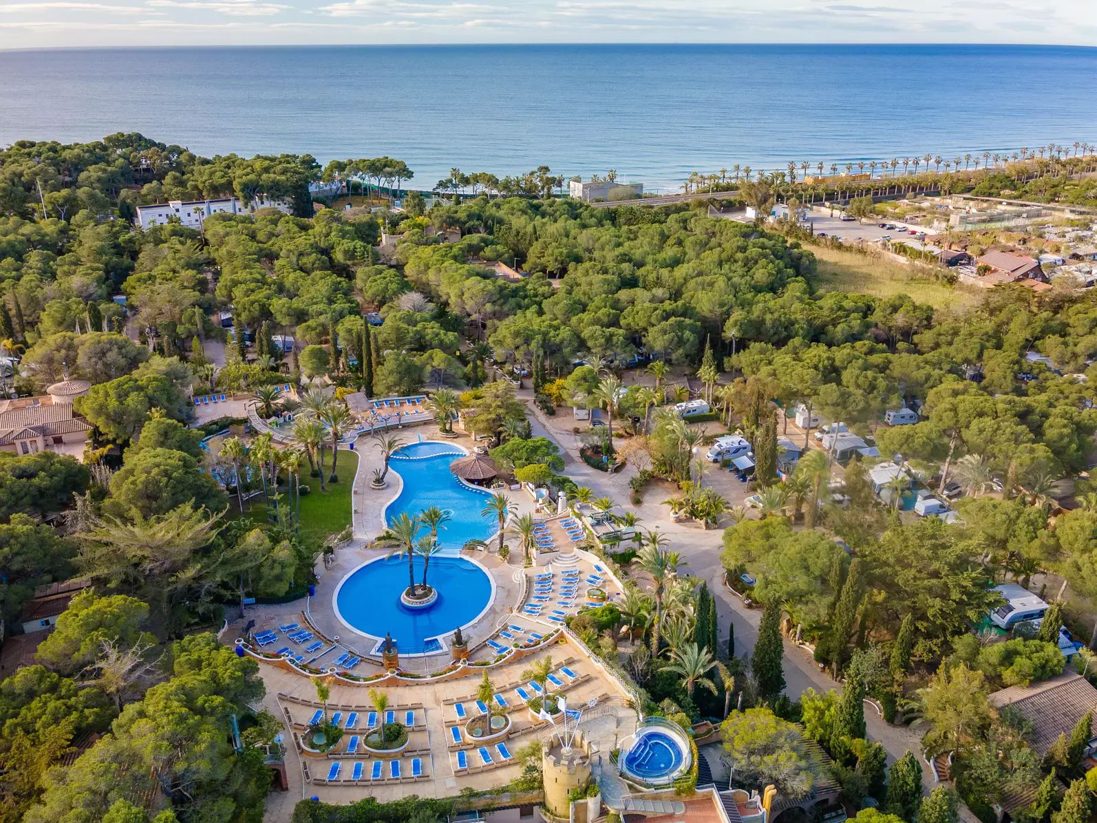 Costa Daurada'nın Kalbinde Unutulmaz Bir Tatil Deneyimi: Camping Playa Bara
