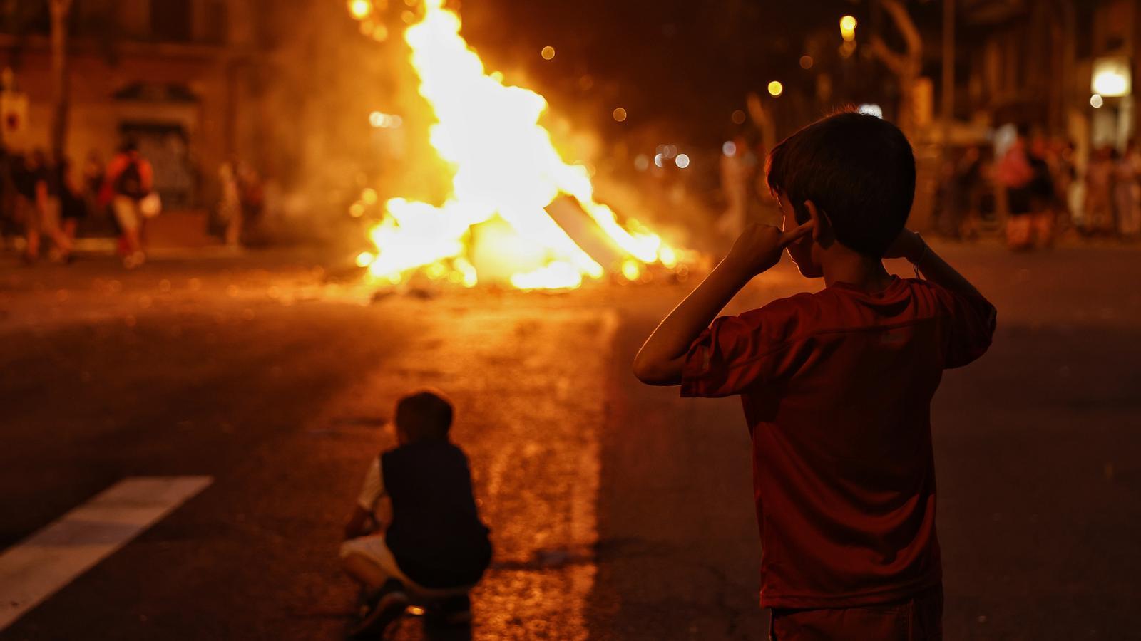 Bir Asır Önceki Sant Joan Kutlamaları: Katalan Kültürünün Zamansız Mirası