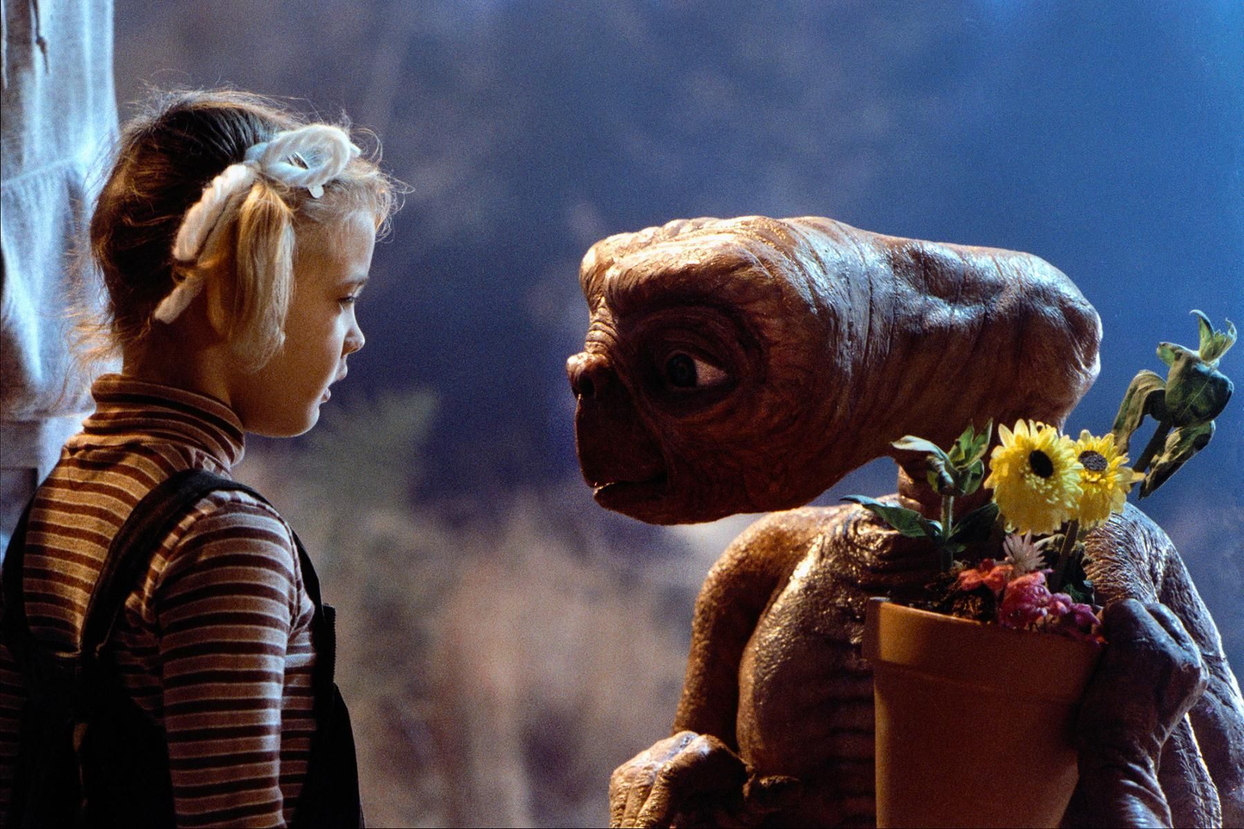 E.T. The Extra-Terrestrial: Uzaylı Dostun Mirası ve Cinsiyet Algısı Üzerine Bir Bakış