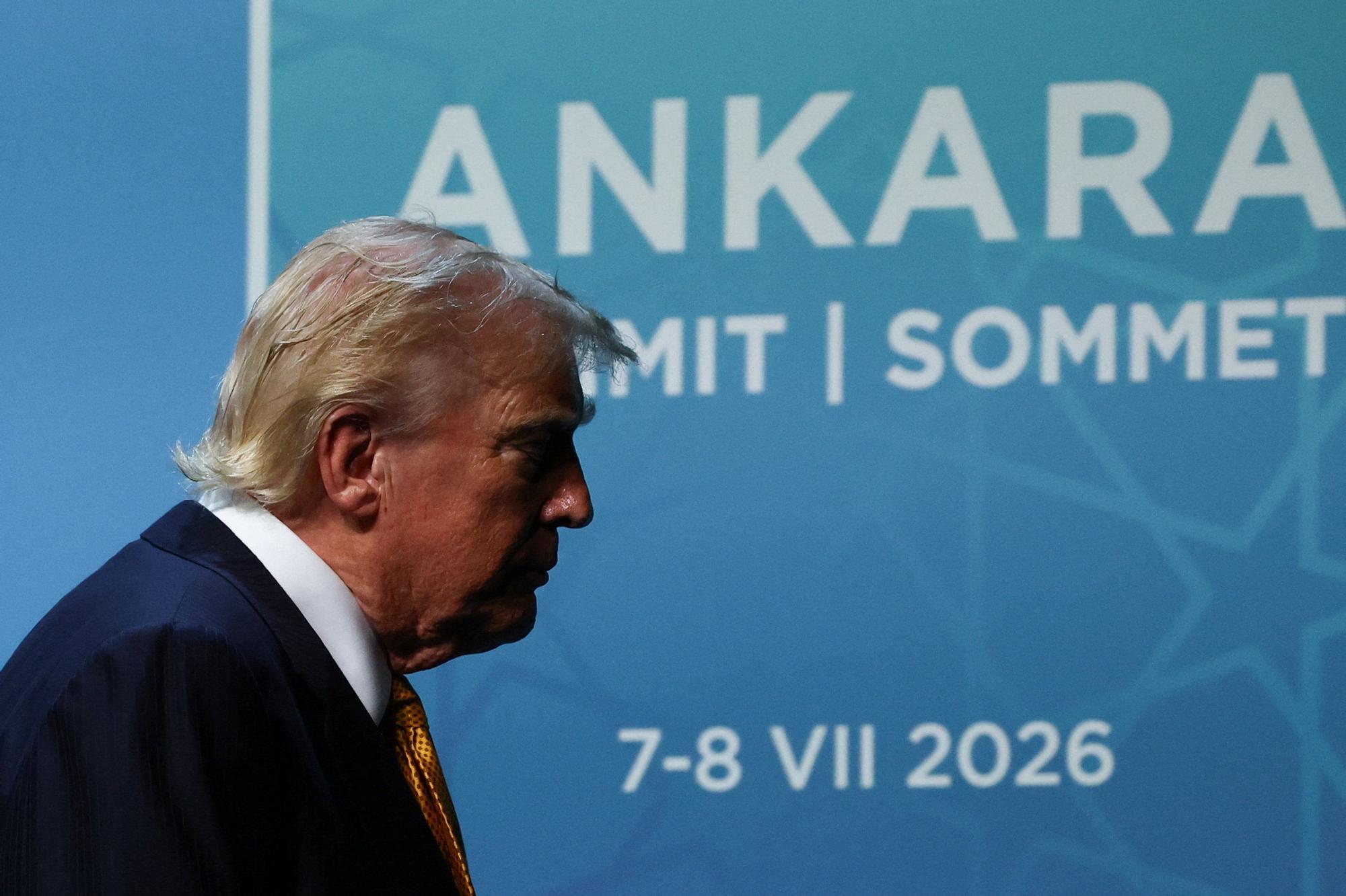 Trump'ın NATO Zirvelerini Bir Şova Dönüştürmesi ve İttifakın Büyük Sınavları