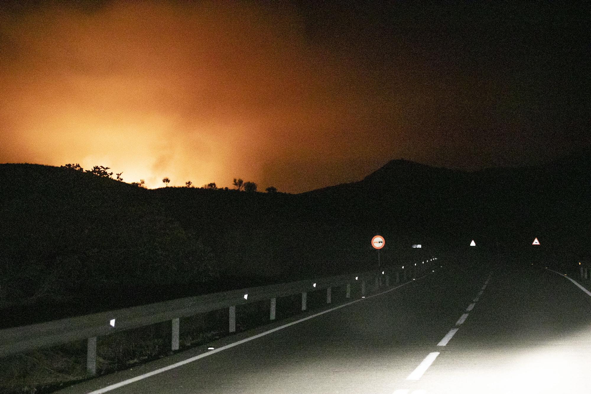 Almería'da Yangın Kabusu: Lubrín Kasabası Alevlerin Gölgesinde Bir Gece