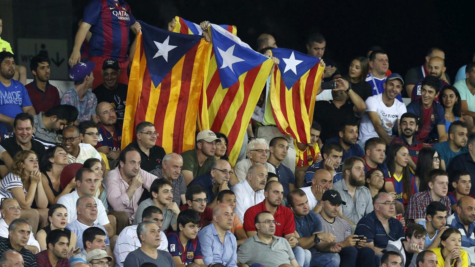 Elx'te Barça Taraftarlarına Polis Müdahalesi: Estelada Bayrakları Toplandı, Gözaltılar Var