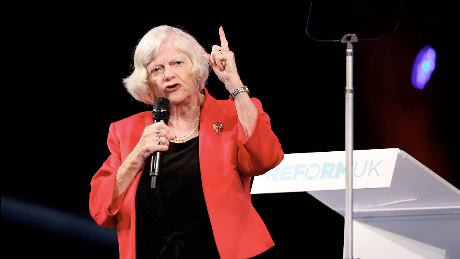 Eski İngiliz Bakan Ann Widdecombe Evinde Ölü Bulundu: Cinayet Şüphesi
