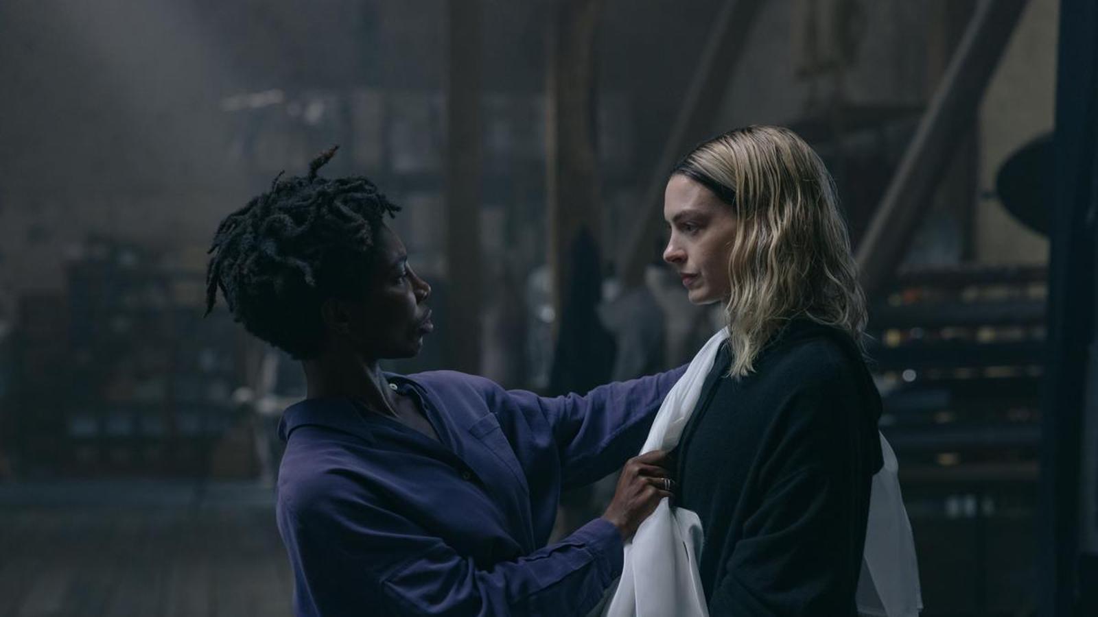 Anne Hathaway ve Michaela Coel'den Sanatsal Bir Buluşma: 'Mother Mary' Beklentileri