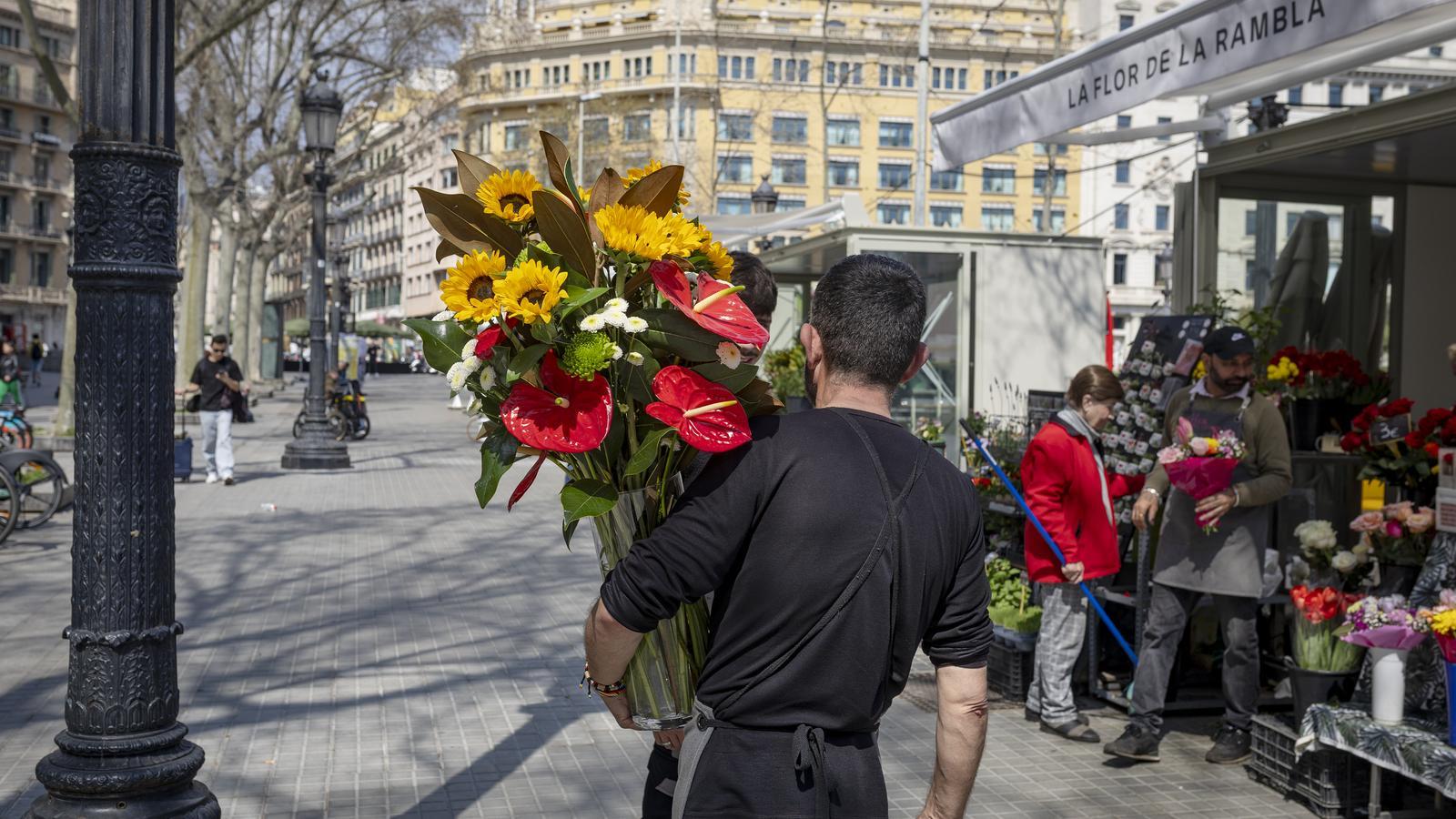 Barselona'nın İkonik Çiçekçileri La Rambla'dan Plaça Catalunya'ya Taşındı