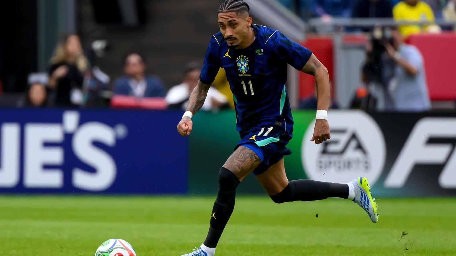 Raphinha'nın Brezilya Maçında Sakatlığı: Barcelona'da Alarm Zilleri Çalıyor