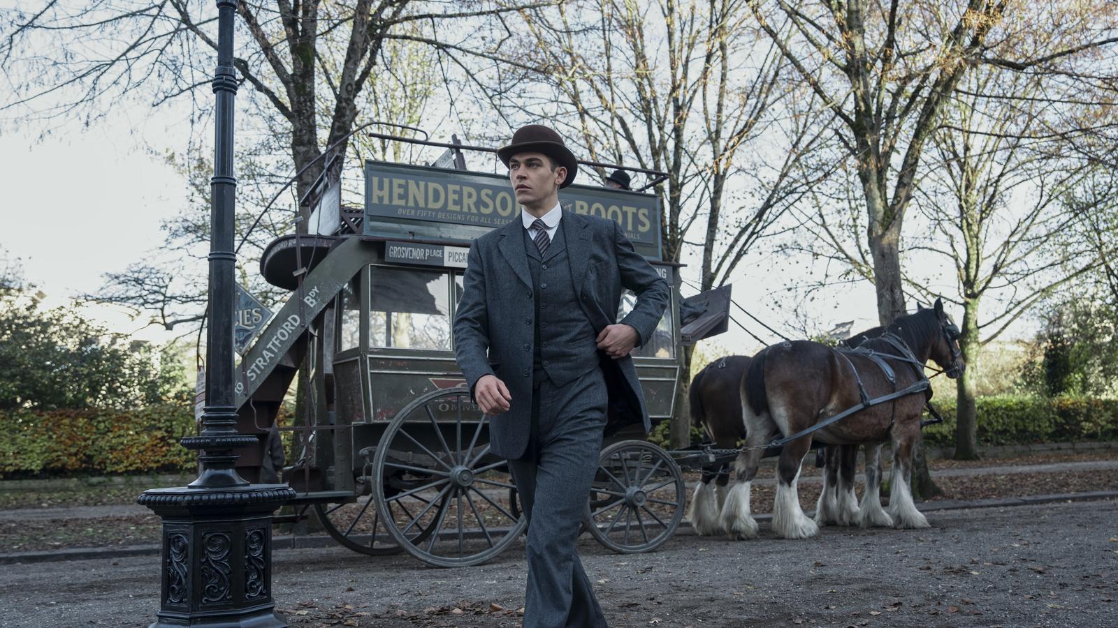 **Sherlock Holmes'un Efsanevi Yolculuğu: Edebiyattan Dijital Çağa Dedektifin Evrimi**